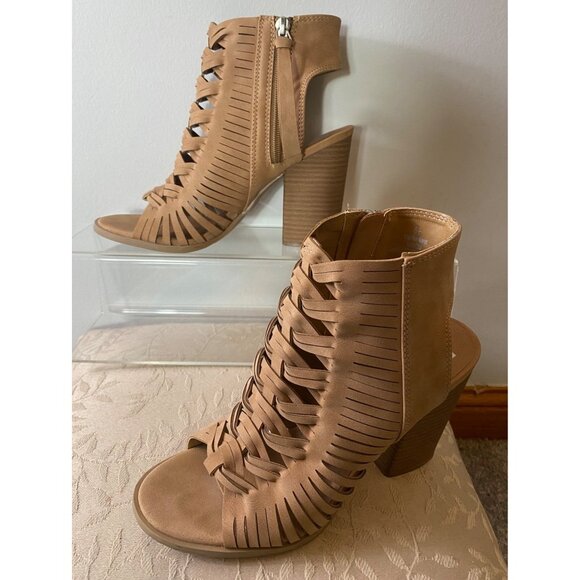 Dolce Vita Peep-Toe Cutout Tan Sandals Stacked Heel Side Zipper Shoes Size 6.5 - Picture 2 of 11